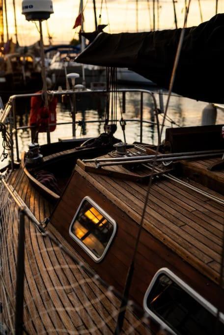 The Captains Locker - 30Ft Yacht San Miguel de Abona Eksteriør bilde