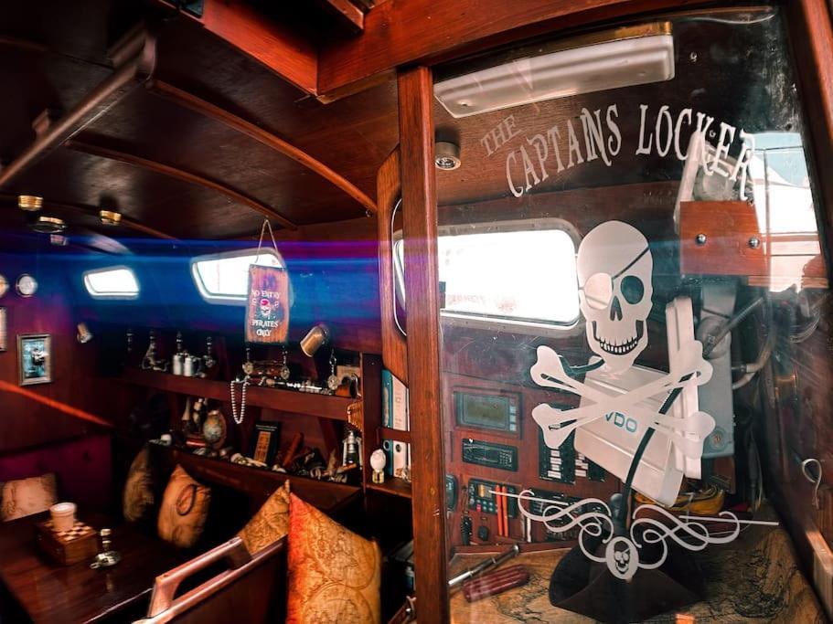 The Captains Locker - 30Ft Yacht San Miguel de Abona Eksteriør bilde
