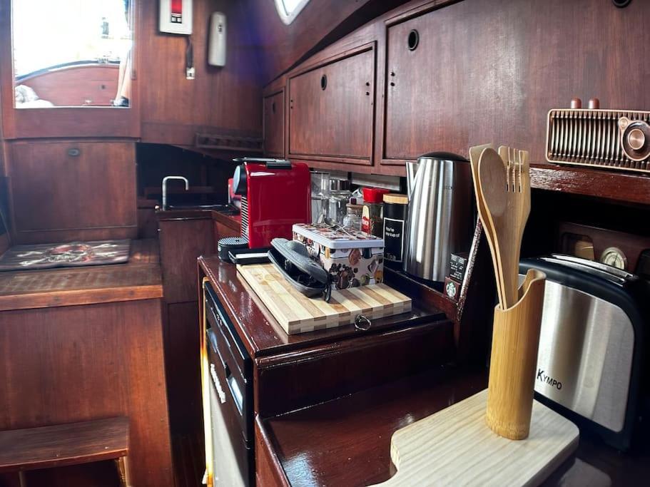 The Captains Locker - 30Ft Yacht San Miguel de Abona Eksteriør bilde
